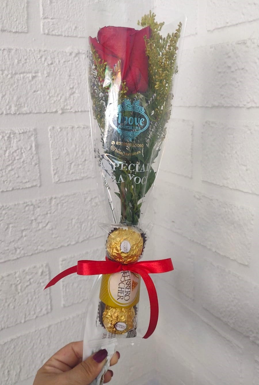 Rosa Solit�ria com Ferrero