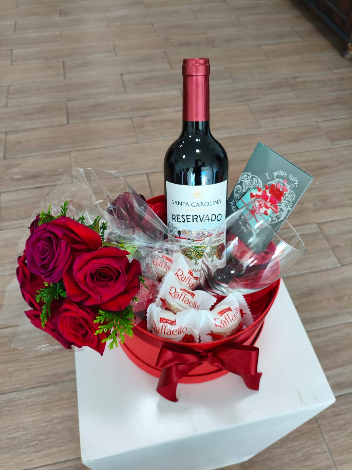 Box Raffaello - Rosas e vinho